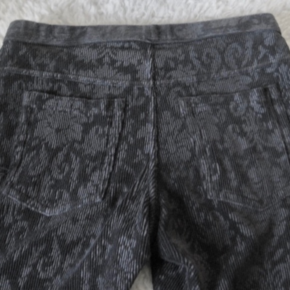 Hue Printed Corduroy Legging - Picture 4 of 9